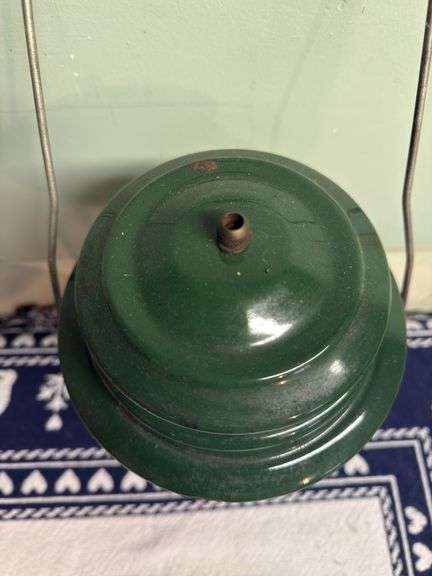 VINTAGE COLEMAN TWO MANTLE FUEL LANTERN AND NW TERRITORY PROPANE SINGLE BURNER STOVE WITH BASE