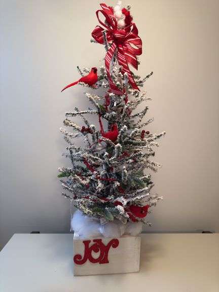 WHITE BOX CHRISTMAS CARDINAL WITH PRE-LIT TREE