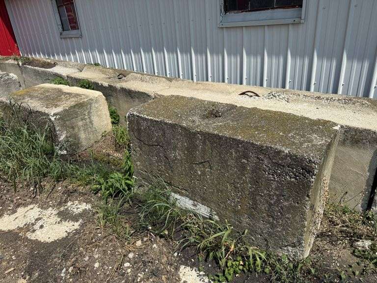 Uncataloged Items- Onsite Bidding Only For This Lot Items! click lot to view photos