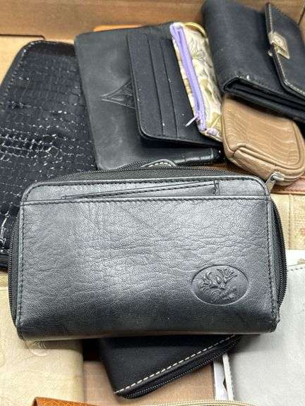 ASSORTMENT OF WOMENS WALLETS AND COIN POUCHES