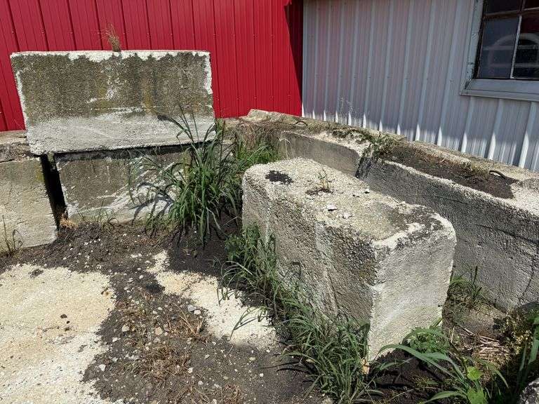 Uncataloged Items- Onsite Bidding Only For This Lot Items! click lot to view photos