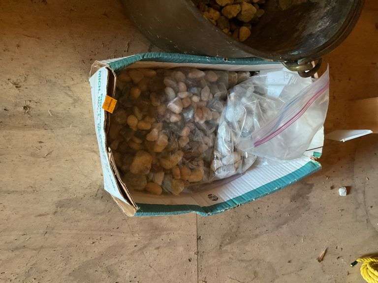 Metal Pot, Decorative Rocks