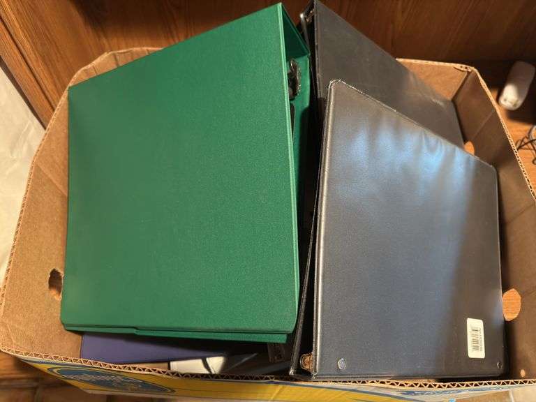 VARIETY OF LOOSE LEAF BINDERS (x12)