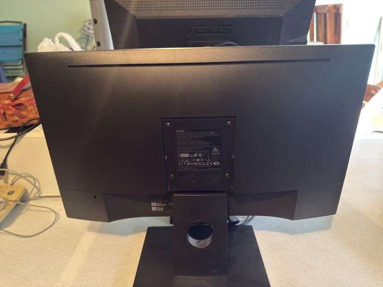 VARIETY OF COMPUTER MONITORS