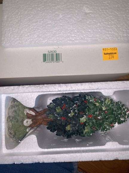 Heritage Village Collection “Holly Tree” & Dickens' Sleighride