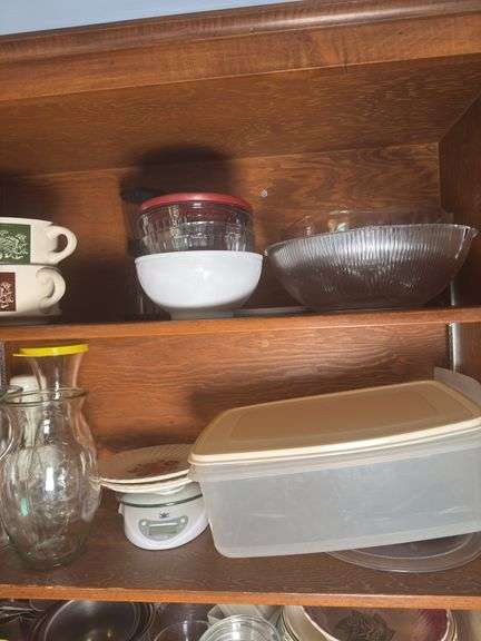 CONTENTS OF CABINET VINTAGE FLOUR SIFTER, SERVING BOWLS, MEASURING CUPS, FOOD SCALES
