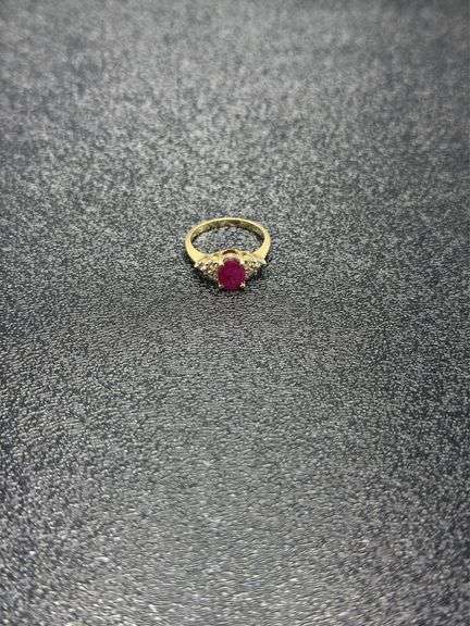 RUBY AND DIAMOND 14K GOLD RING @ 4 GRAMS
