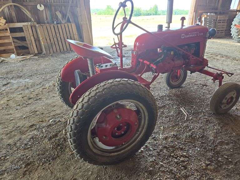 1947 McCormick IH Farmall Cub w/ 4.5' blade attachment