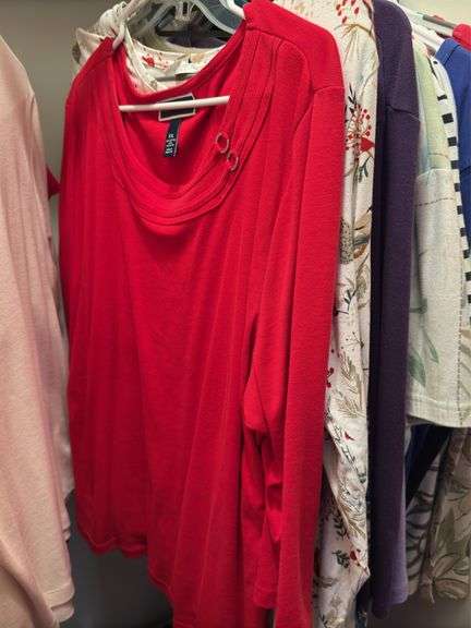 CONTENTS OF CLOSET INCLUDING ORGANIZERS AND CONTENTS, ROD OF CLOTHING