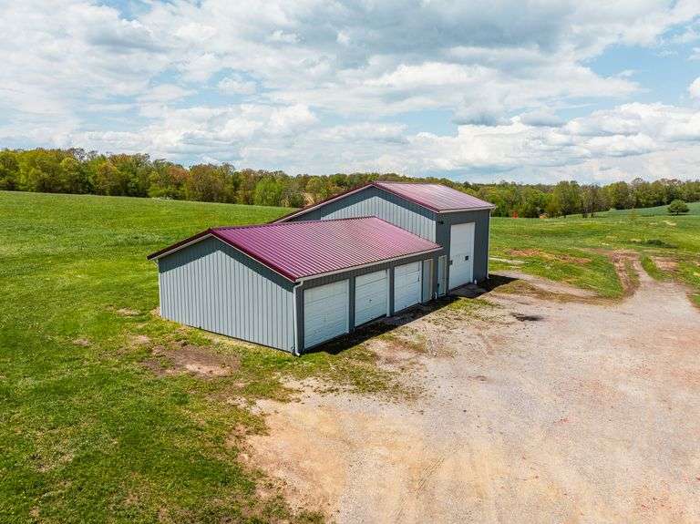 Home & Outbuildings, 5 Acres, 419 ft frontage