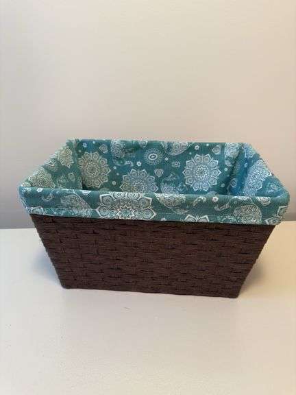VARIETY OF BASKETS AND SHOPPING AND GIFT BAGS