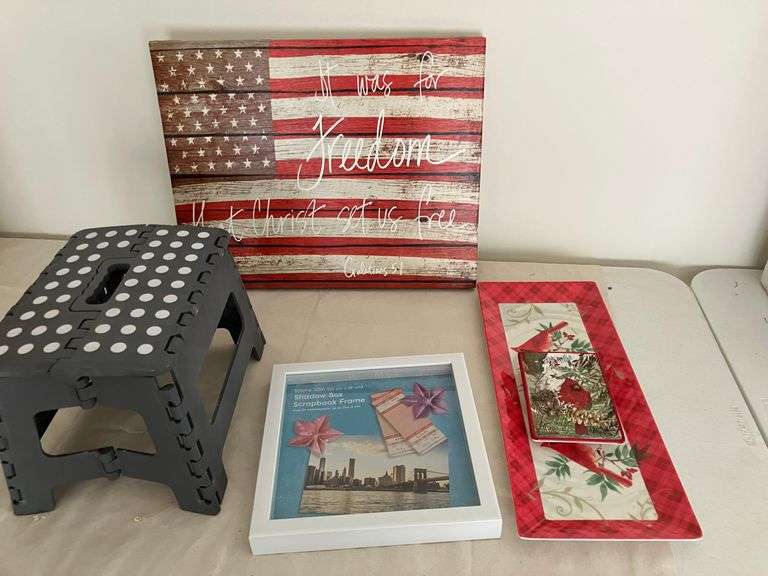 STEP STOOL, DECOR PLATE, WALL ART