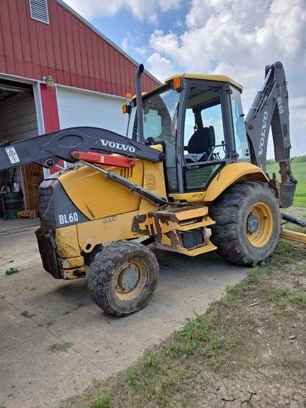 Volvo BL60 Backhoe Loader with extend-hoe