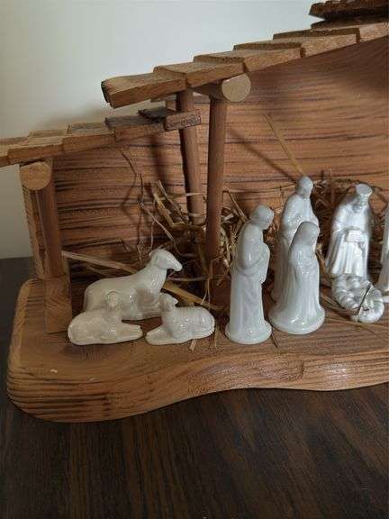 CHRISTMAS NATIVITY SCENE PORCELAIN FIGURINES AND WOODEN STABLE