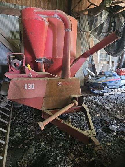 Farmhand 830 Feed Master grinder-mixer
