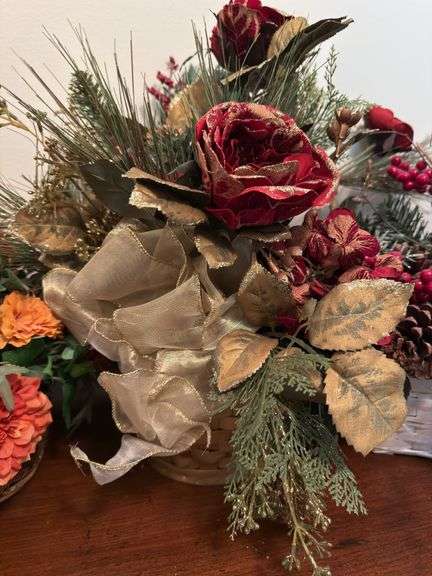 DECORATIVE FLORAL ARRANGEMENT BASKETS