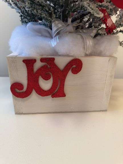 WHITE BOX CHRISTMAS CARDINAL WITH PRE-LIT TREE