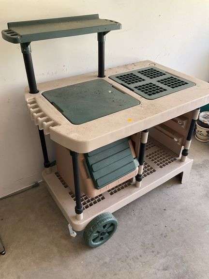 Suncast Plastic Potting Bench