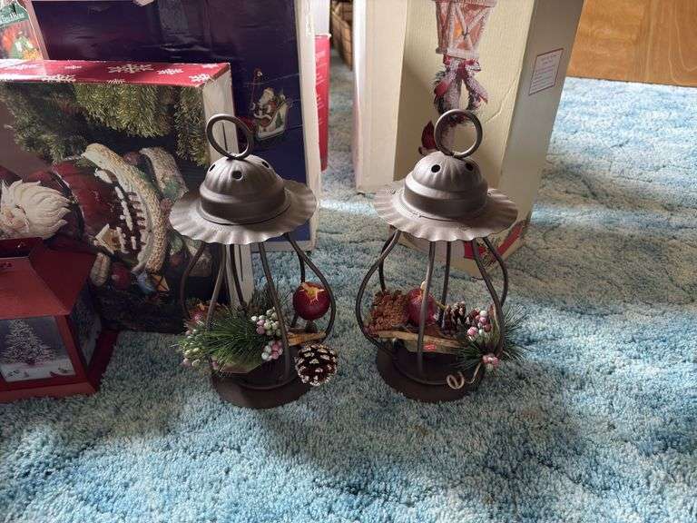 LARGE LOT OF CHRISTMAS HOLIDAY DECOR