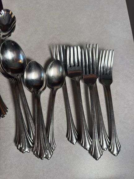 SILVERWARE SET