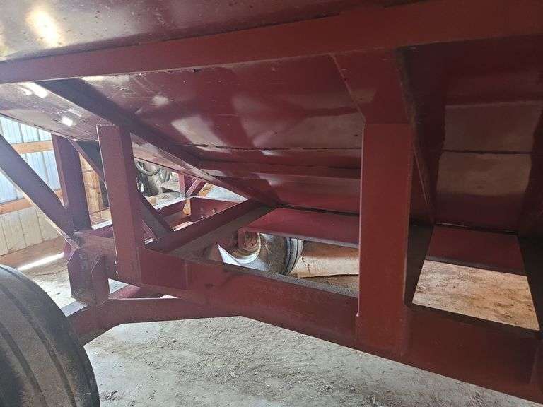 M & W 300B Little Red Wagon grain cart