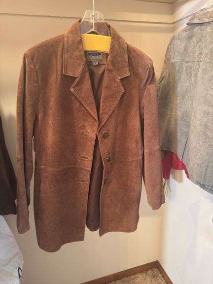 CONTENTS OF CLOSET WOMEN’S COATS AND JACKETS (SOME NEW WITH TAGS) ALOT OF SIZE L AND XL. SHOES SIZE