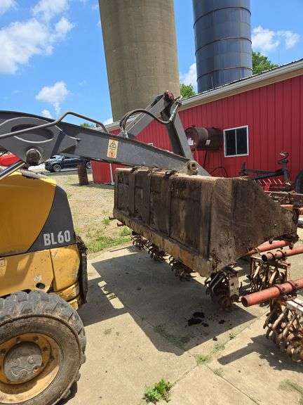 Volvo BL60 Backhoe Loader with extend-hoe