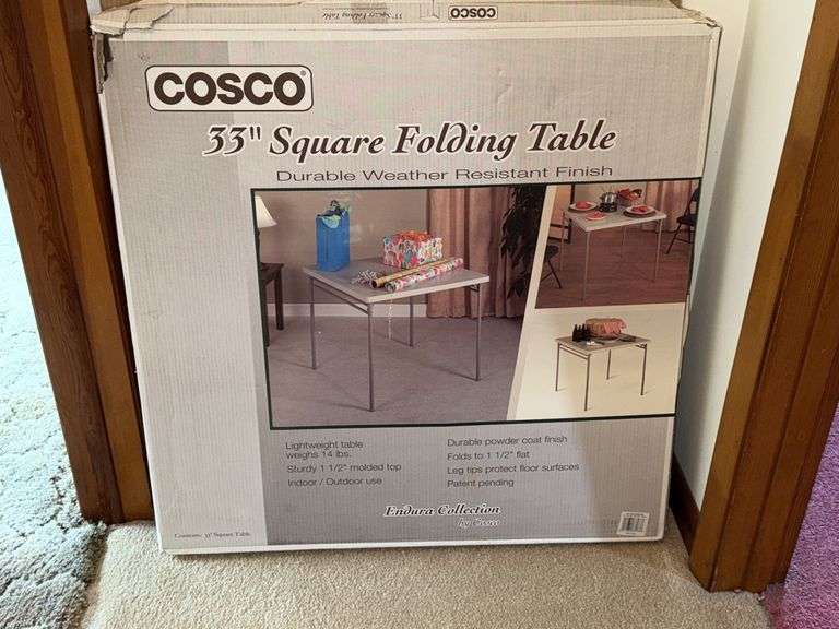 CARD TABLE *LIKE NEW*