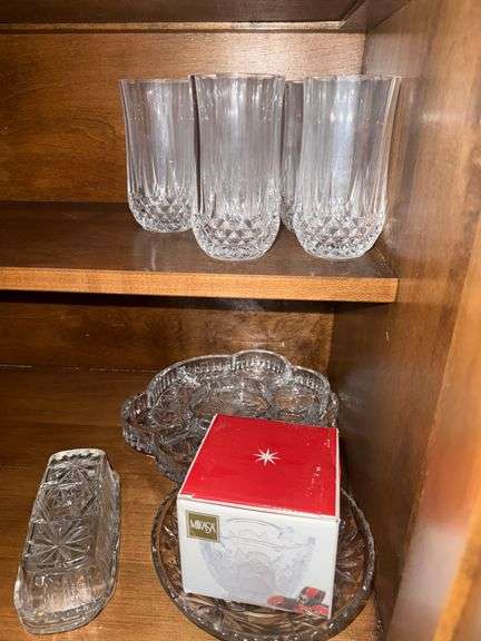 CONTENTS OF CHINA HUTCH DRAWERS AND LOWER CABINETS (ITEMS IN PHOTOS)