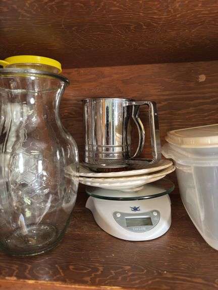 CONTENTS OF CABINET VINTAGE FLOUR SIFTER, SERVING BOWLS, MEASURING CUPS, FOOD SCALES