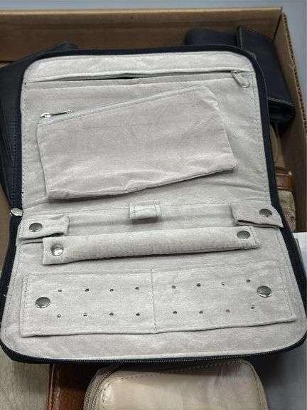 ASSORTMENT OF WOMENS WALLETS AND COIN POUCHES
