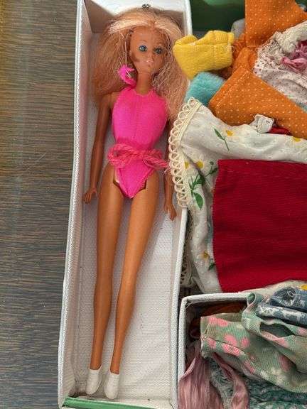 VINTAGE “THE WORLD OF BARBIE” DOLL CASE AND FASHION DOLL CASE WITH DOLLS AND CLOTHES