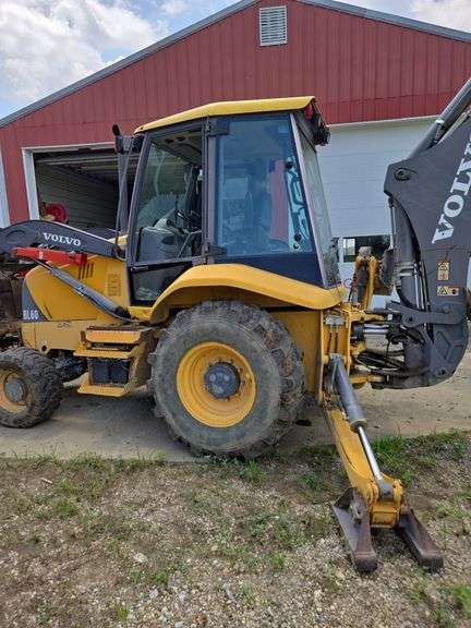 Volvo BL60 Backhoe Loader with extend-hoe