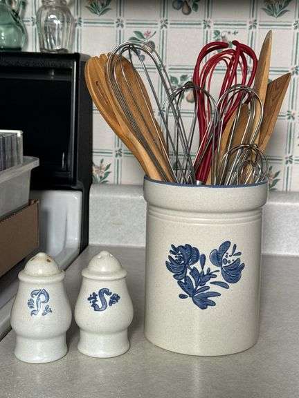 PFALTZGRAFF UTENSIL HOLDER, SALT AND PEPPER SHAKERS, MINI OIL PITCHERS, MAGNETS, LITTLE WALL DECOR,