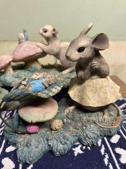 DECORATIVE LOT ANIMAL FIGURINES