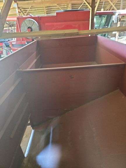 M & W 300B Little Red Wagon grain cart