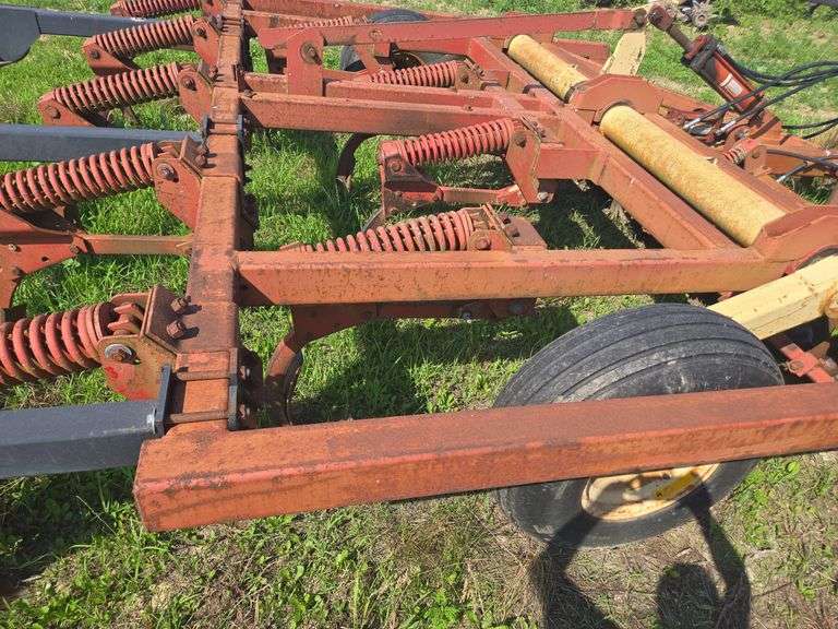 Krause 2889 9-shank chisel plow w/ leveling harrow