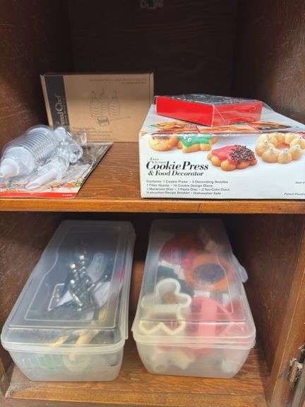 COOKIE CUTTERS, CAKE DECORATING ACCESSORIES, EGG BEATER