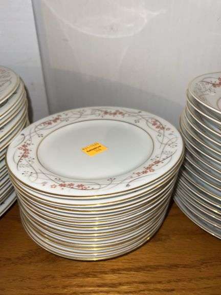 Noritake Calvert Pattern Fine China Plates and Saucers