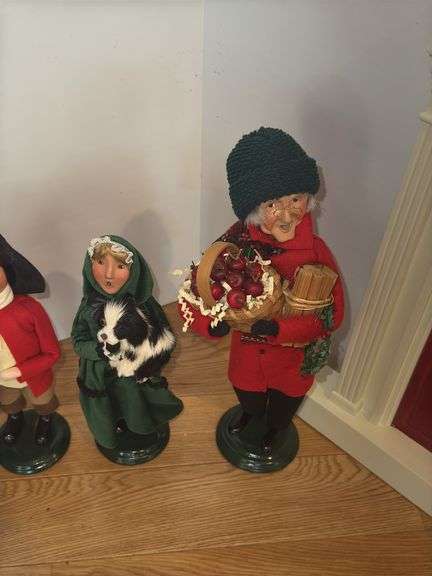 Colonial Christmas Caroling Set