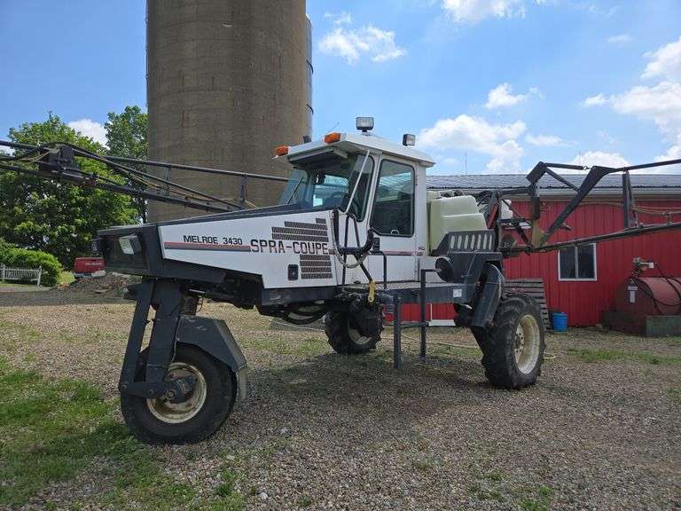Melroe 3430 Spra-coupe sprayer