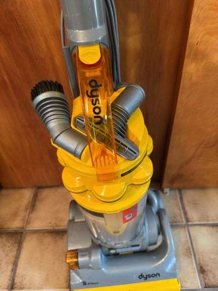 DYSON DC14 VACUUM SWEEPER