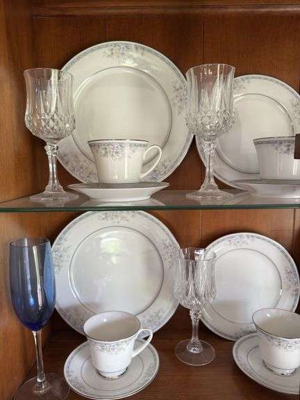 SILK GARLAND “LEGENDARY BY NORITAKE” SRI LANKA CHINA SET WITH 8 PLACE GOBLETS