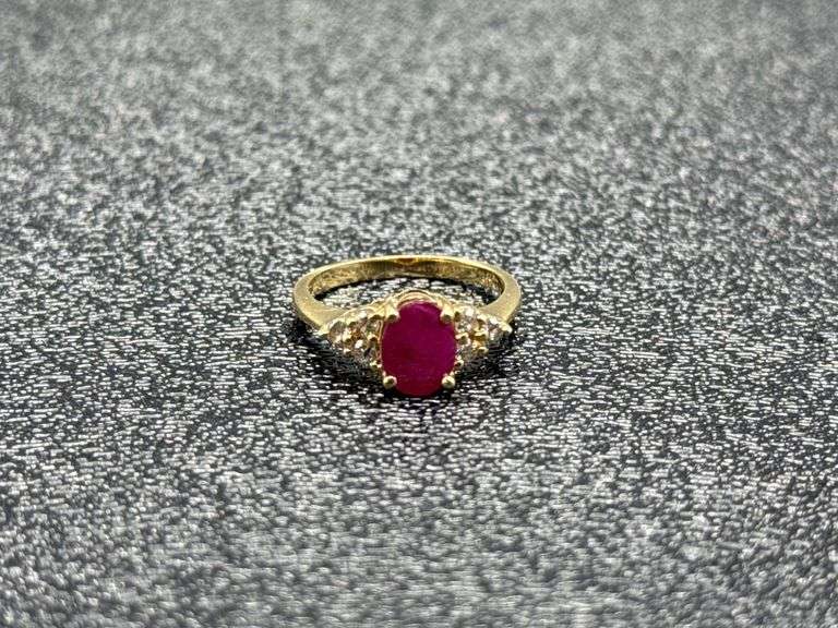 RUBY AND DIAMOND 14K GOLD RING @ 4 GRAMS