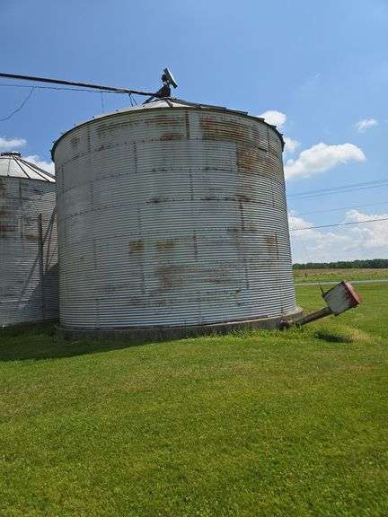 9,000-bushel grain storage bin