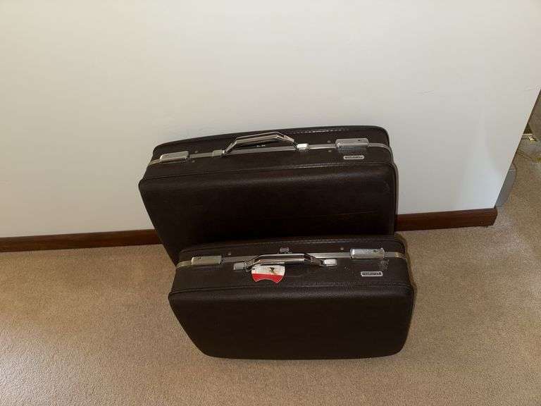 PAIR OF VINTAGE AMERICAN TOURISTER LUGGAGE