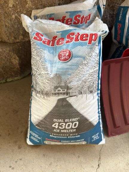 SNOW SHOVELS (x3), 40LB BAGS OF ICE MELTER (x 4.5)