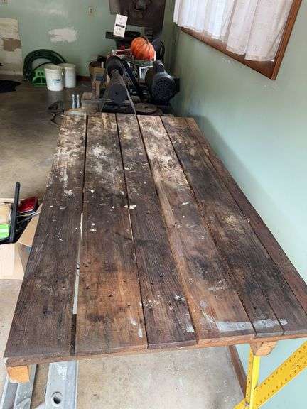 HOMEMADE WORKING LATHE WITH WOOD TURNING CHISEL SET (PALLET MAKES WORK TABLE THAT GOES OVER CENTER R