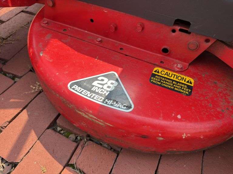 SNAPPER SR928 28” RIDING MOWER (10 HP BRIGGS & STRATTON)