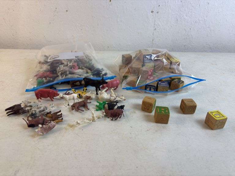 Toy Animals/Wooden Blocks